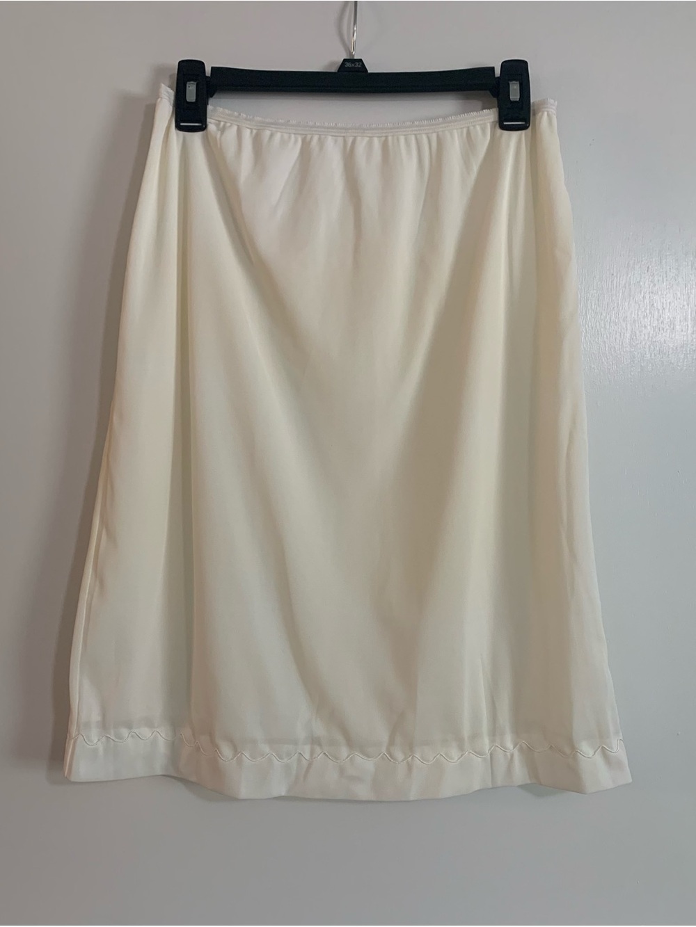 Vintage NWOT 1960s Large 23.5” Cream Esprit Nylon Half Slip Shadow Panel
